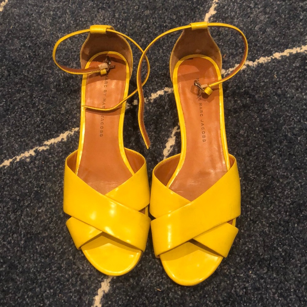 Marc by Marc Jacobs yellow sandals sz 9
